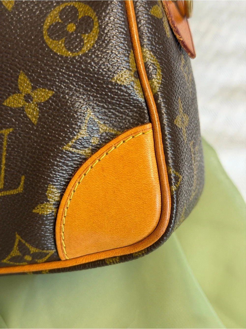 Louis Vuitton Monogram Canvas Crossbody with Gold Chain and Tan Trim